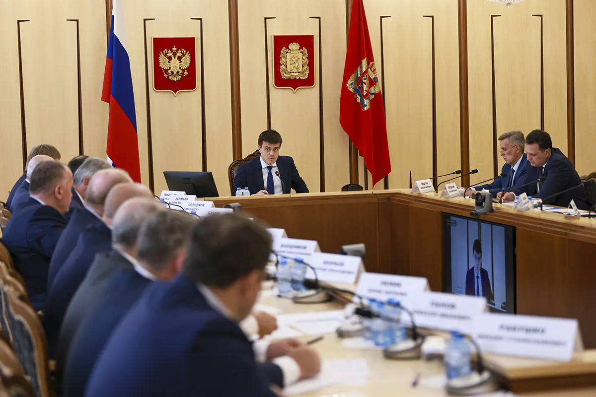 В правительстве Красноярского края на 5% сократят штат госслужащих