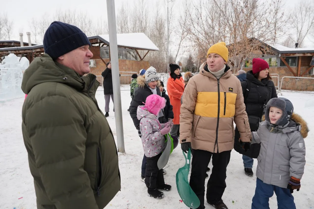 Глава Красноярска Владислав Логинов проверил горки и ледовые городки