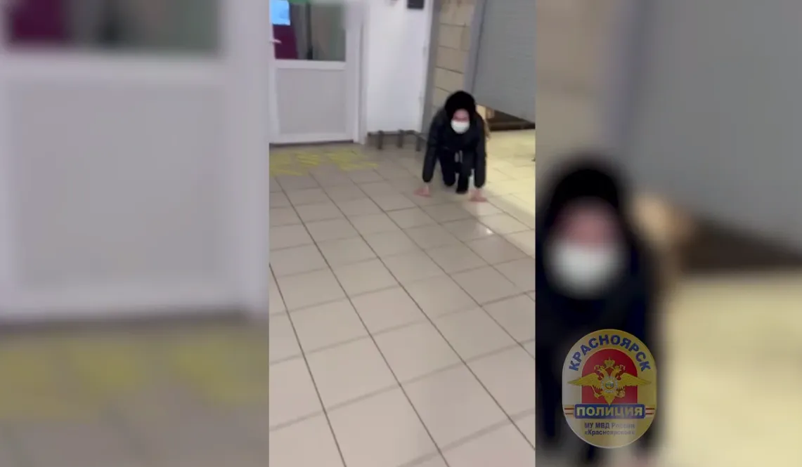 В Красноярске 21-летняя девушка попыталась обокрасть павильон и попалась знакомому следователю
