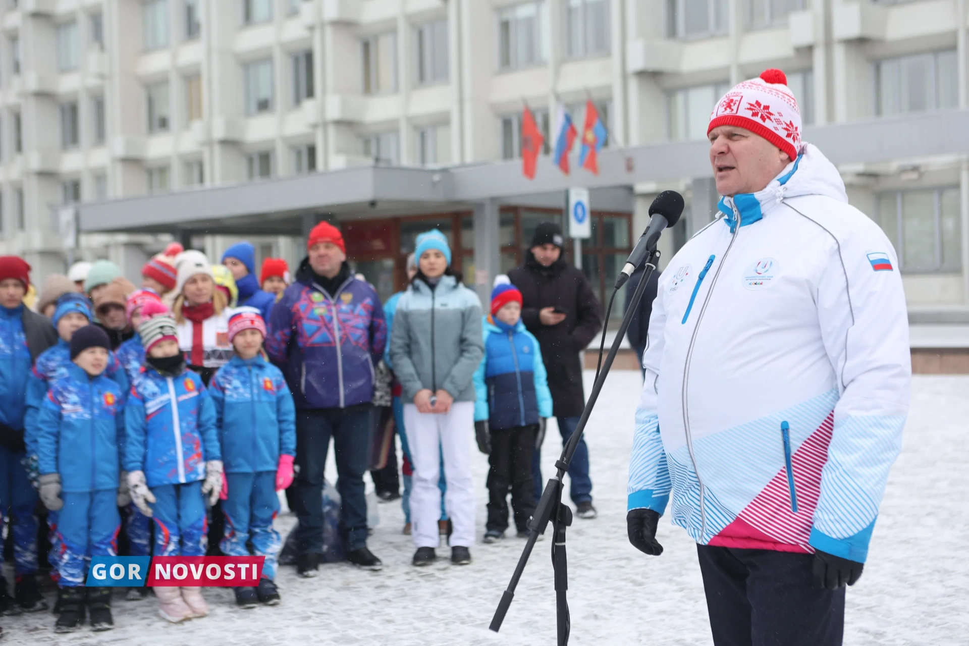 Торжественная церемония поднятия флага.
Михаил Шуклин