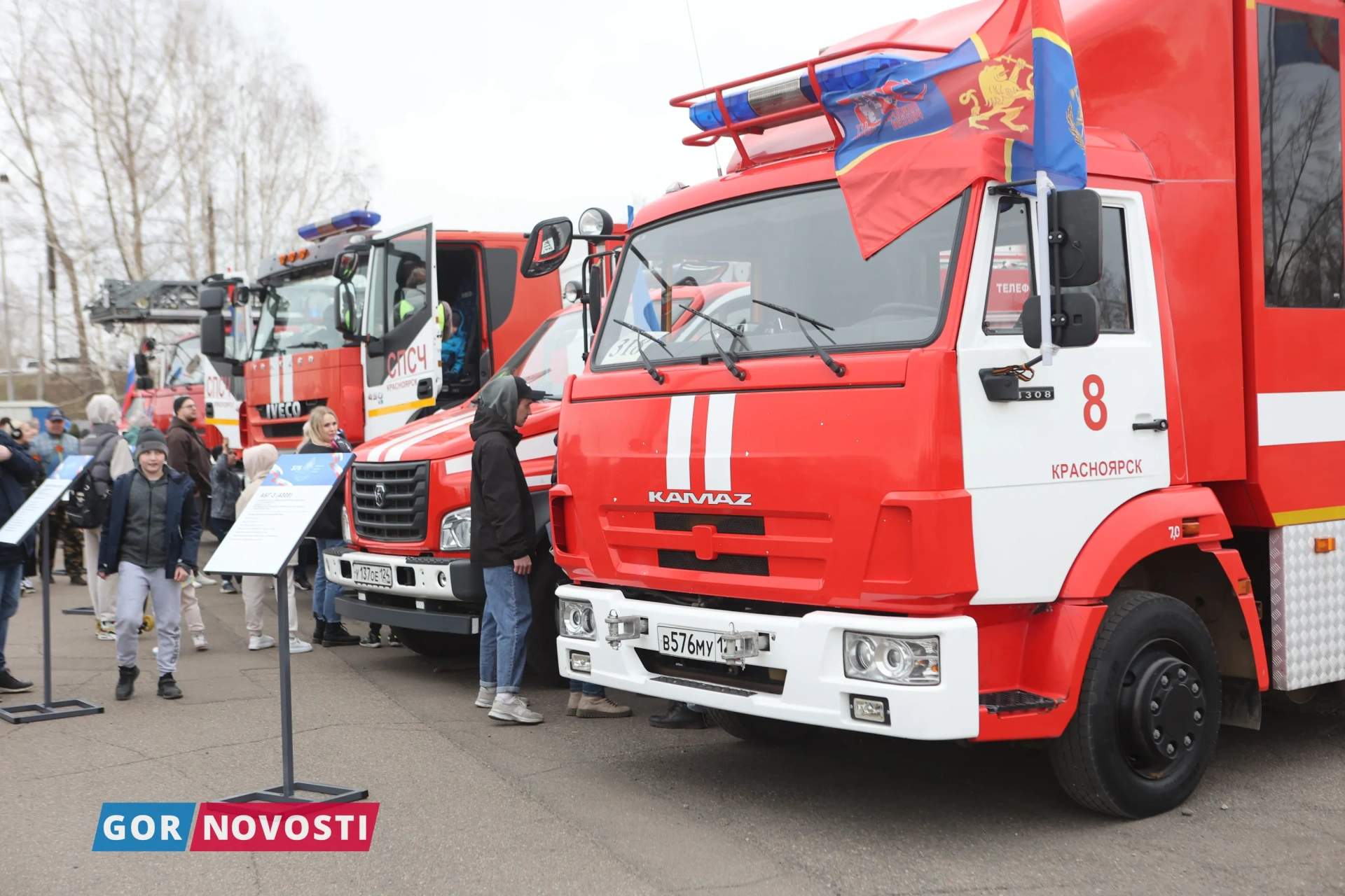 По Красноярску проехала пожарная ретротехника