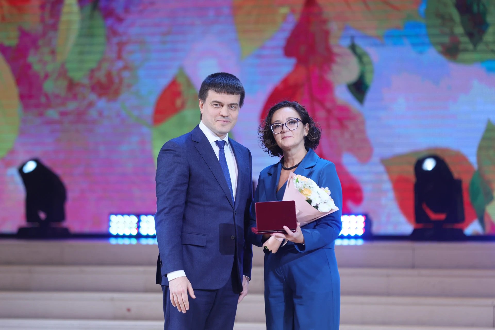 С Днем учителя.
Правительство Красноярского края