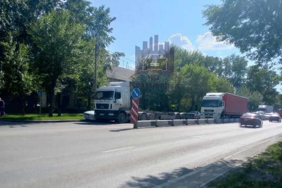 В Красноярске из-за мелкой аварии на Глинки образовался серьезный затор