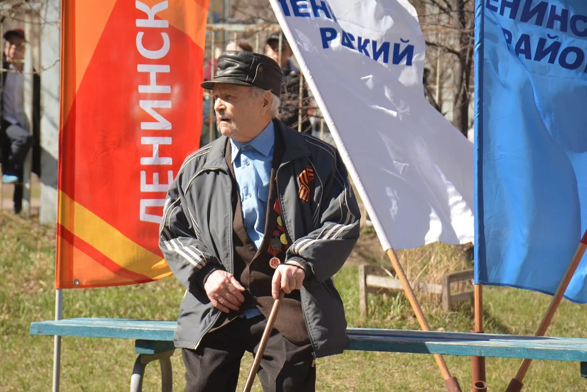 В Ленинском районе Красноярска поздравили ветерана Великой Отечественной войны