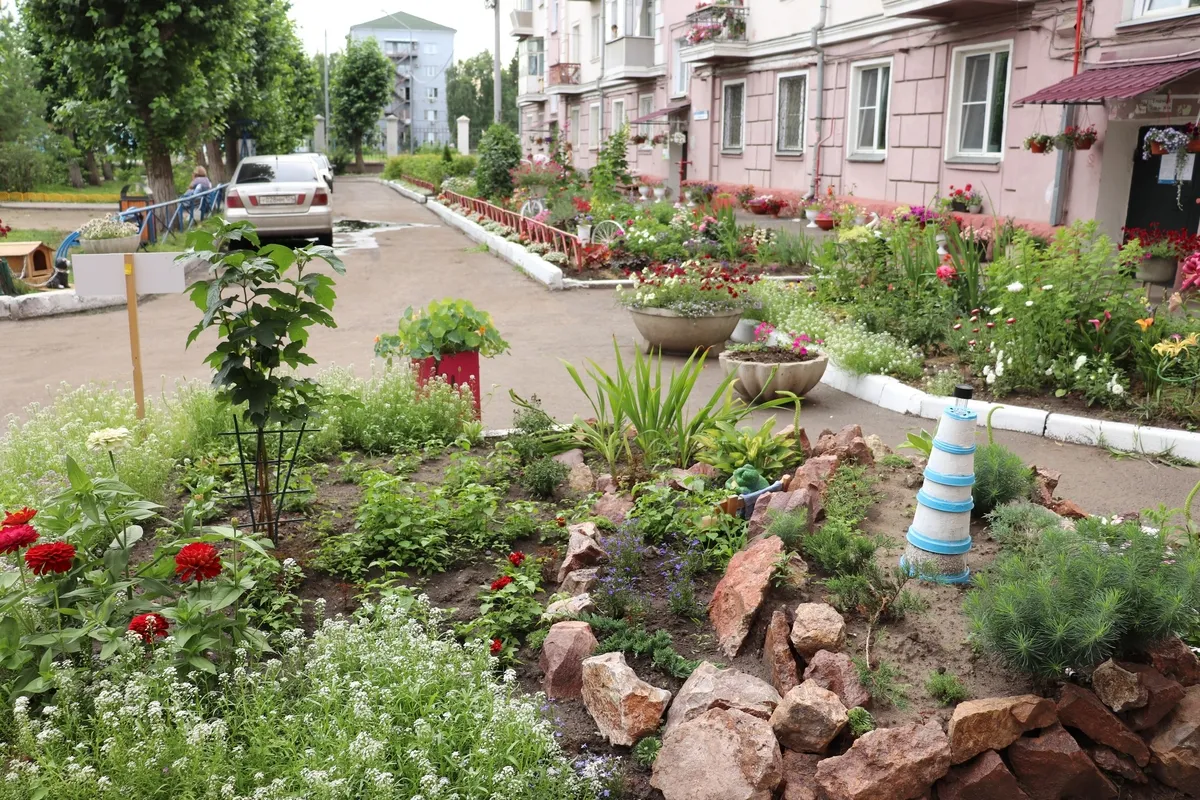 В Красноярске 7 дворов Ленинского района могут получить «зелёные» гранты по 100 тысяч рублей
