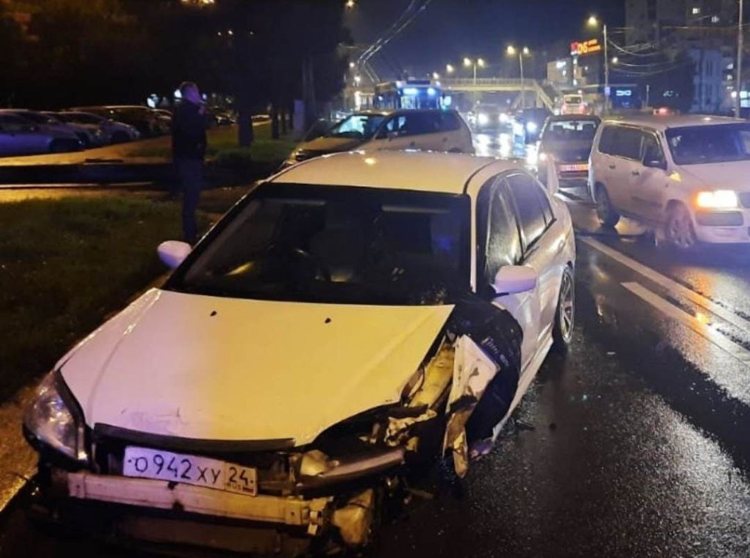 В Красноярске нетрезвый водитель устроил массовое ДТП