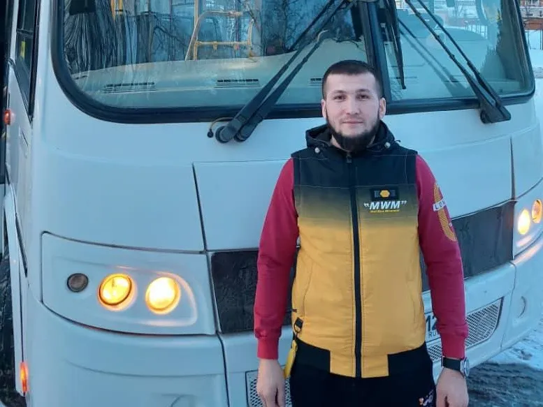 Водитель красноярского автобуса помог школьнику добраться домой поздно вечером