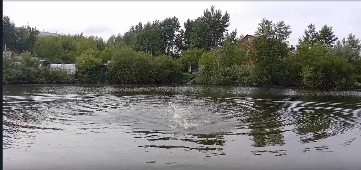 В Красноярском крае на реке Курейка перевернулась лодка