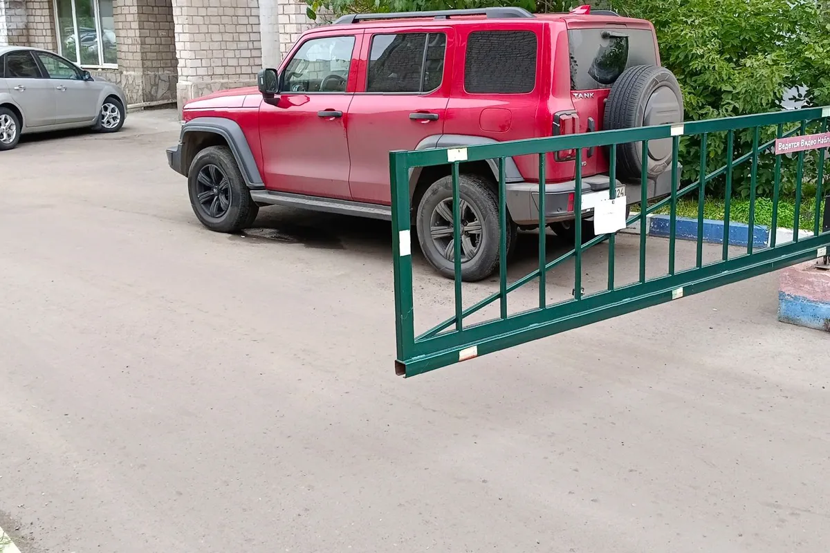 В Центральном районе Красноярска с начала года убрали 11 незаконных ворот и шлагбаумов