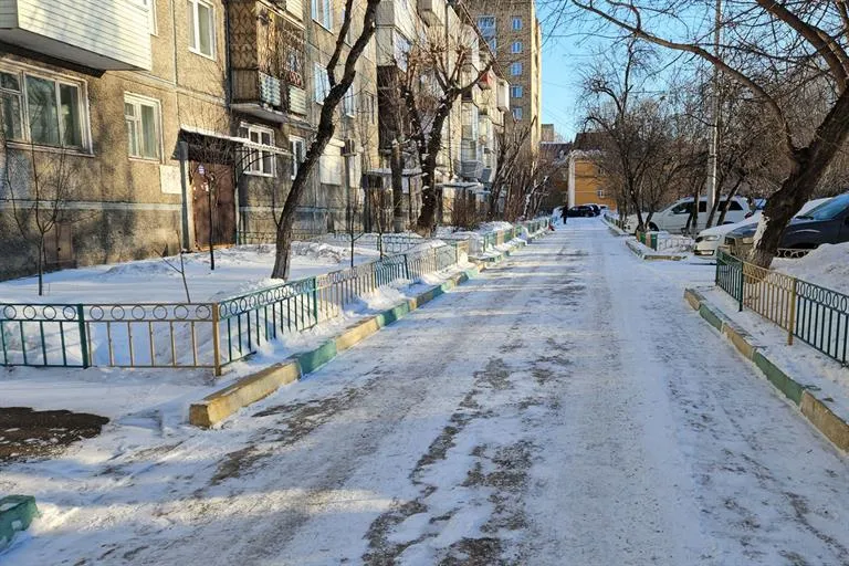 В Красноярске 28 управляющих организаций не справились с уборкой дворов