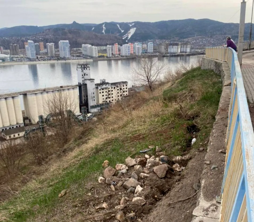 В Красноярске ищут подрядчика для укрепления склона в районе улицы Дачной