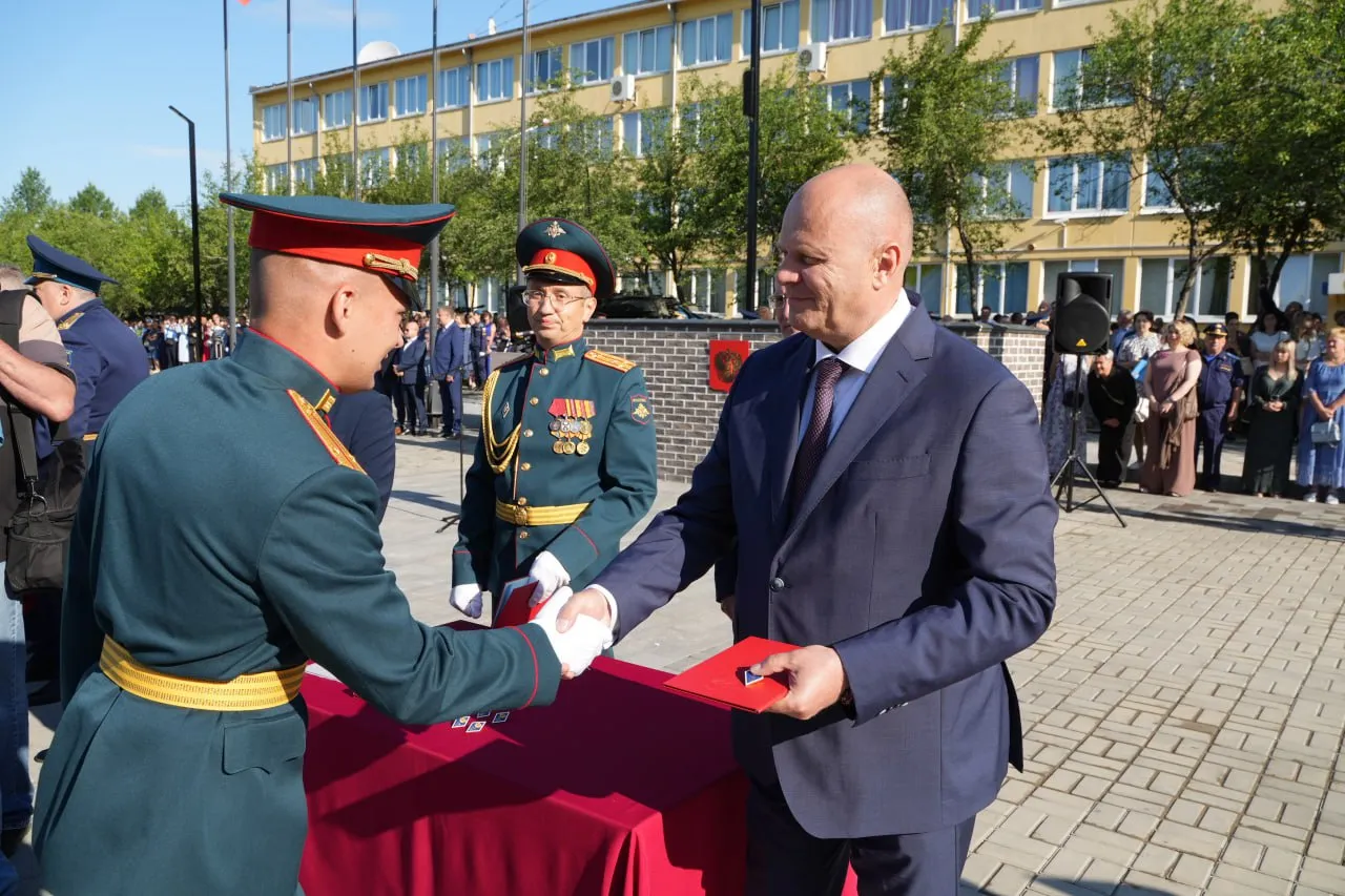 Мэр Красноярска поздравил выпускников Военного учебного центра СФУ