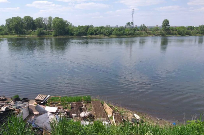 В Красноярске на Ладейской протоке утонул мужчина