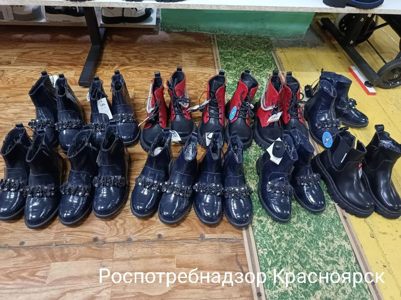 В магазине на юге Красноярского края конфисковали детскую обувь без ценников
