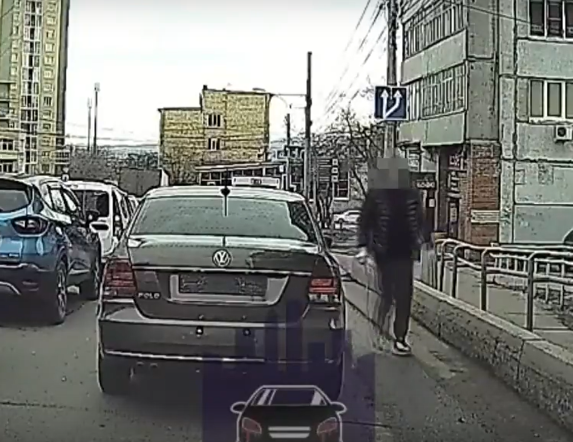 В Красноярске автомобилист не хотел получить штраф и снял госномера
