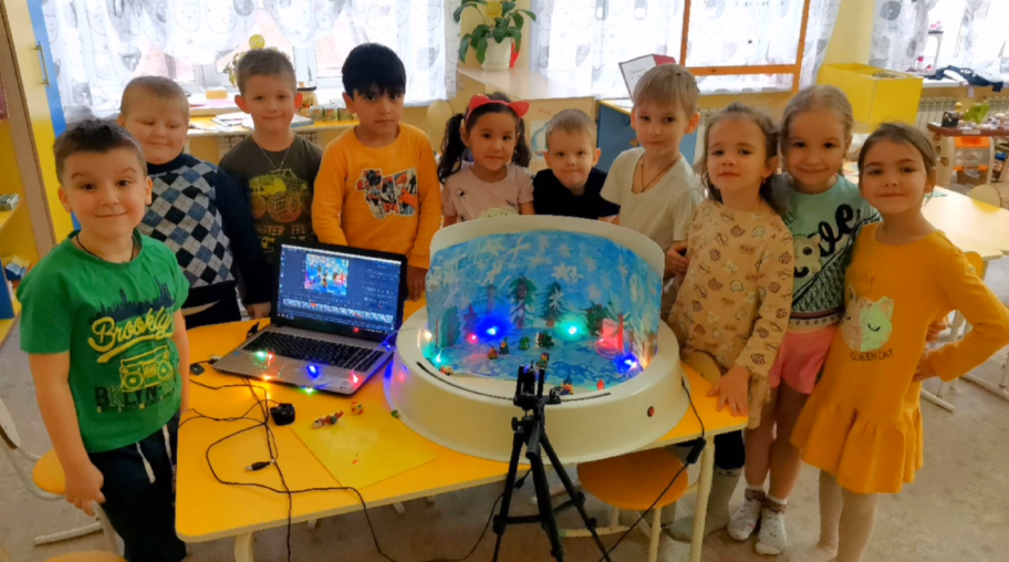 Воспитанники детсада № 169 в Красноярске рисуют мультфильмы