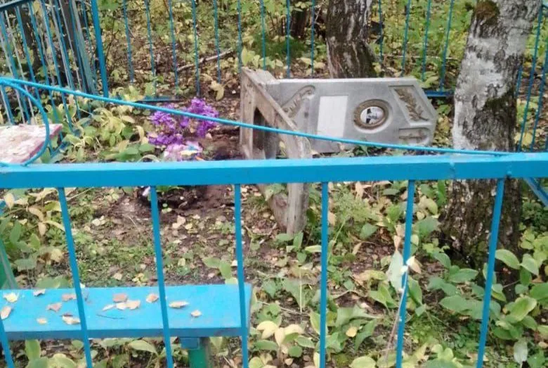 В Ачинске вандалы повредили несколько надгробий на старом кладбище