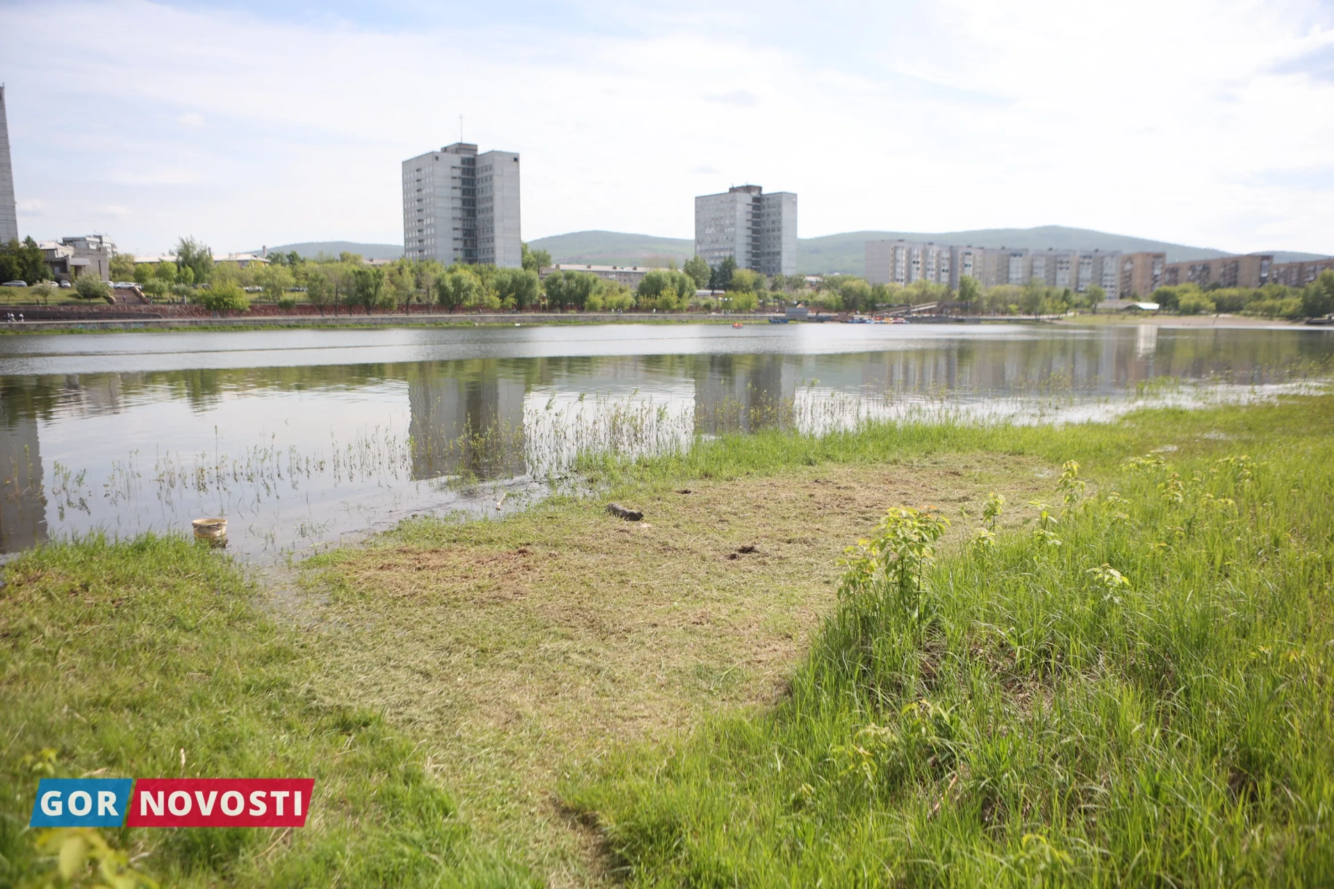 В Красноярске благоустраивают территорию пляжа на острове Отдыха