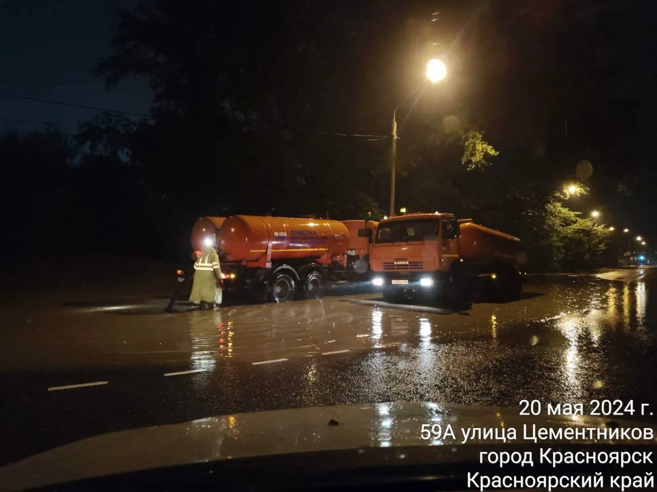 В Красноярске 21 мая ночью с улиц откачали 700 кубометров воды