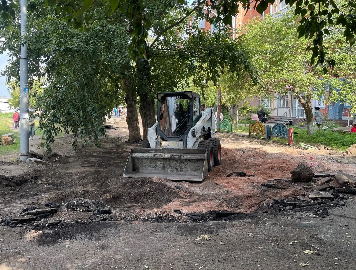 В Красноярске начали благоустройство сквера «Тотем» на Красрабе