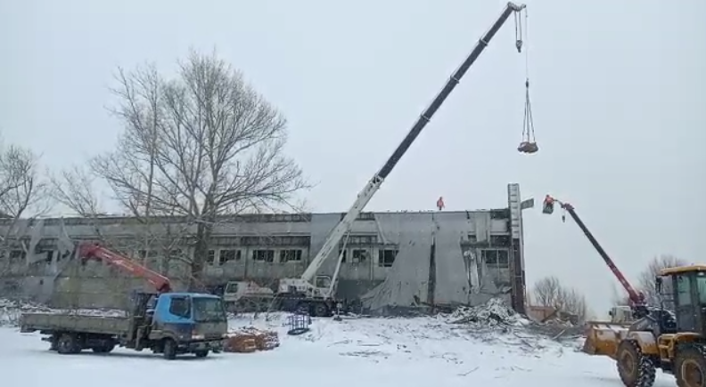 На Предмостной площади сносят здание бывшего клуба «Планета Красноярск»