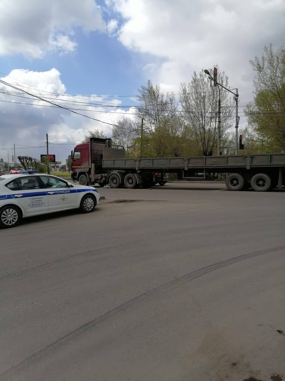 В Красноярске на 26 Бакинских Комиссаров грузовик насмерть сбил 73-летнего мужчину