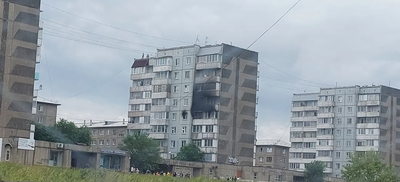 В красноярском Солнечном загорелась квартира