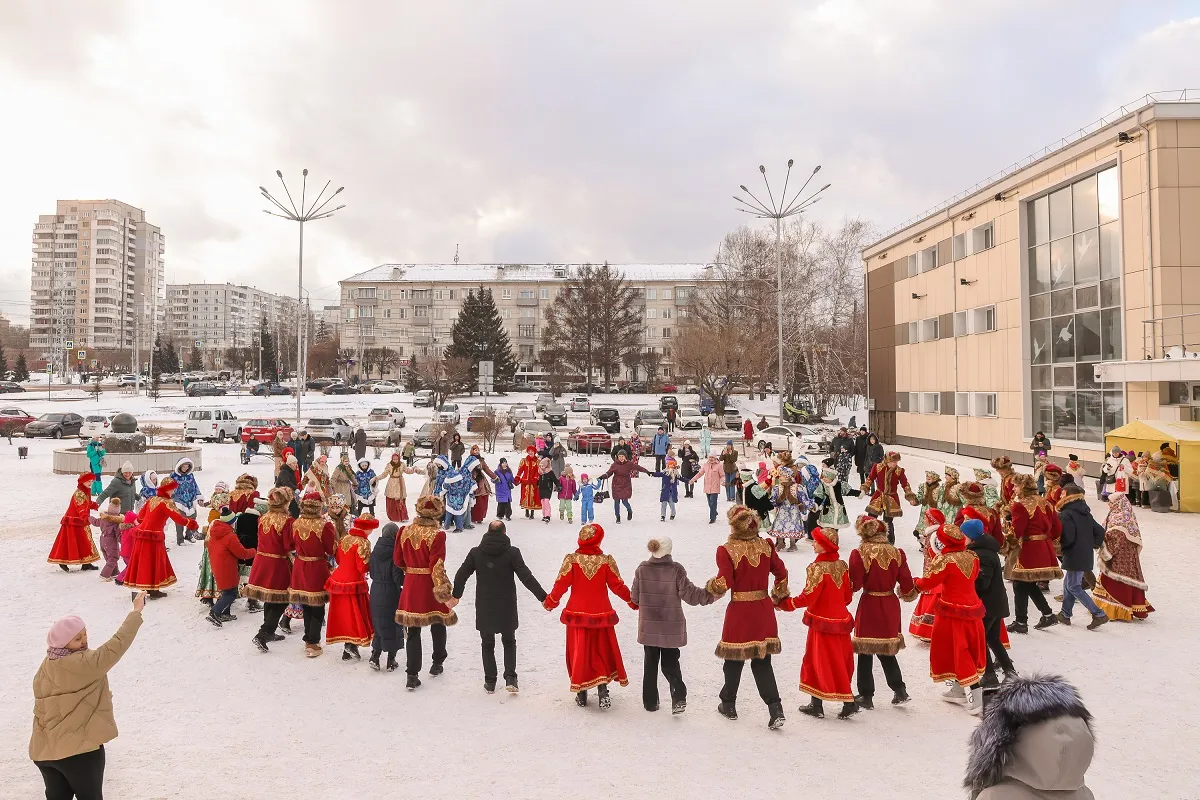 В Красноярске поставили спектакль по мотивам картины «Взятие снежного городка»
