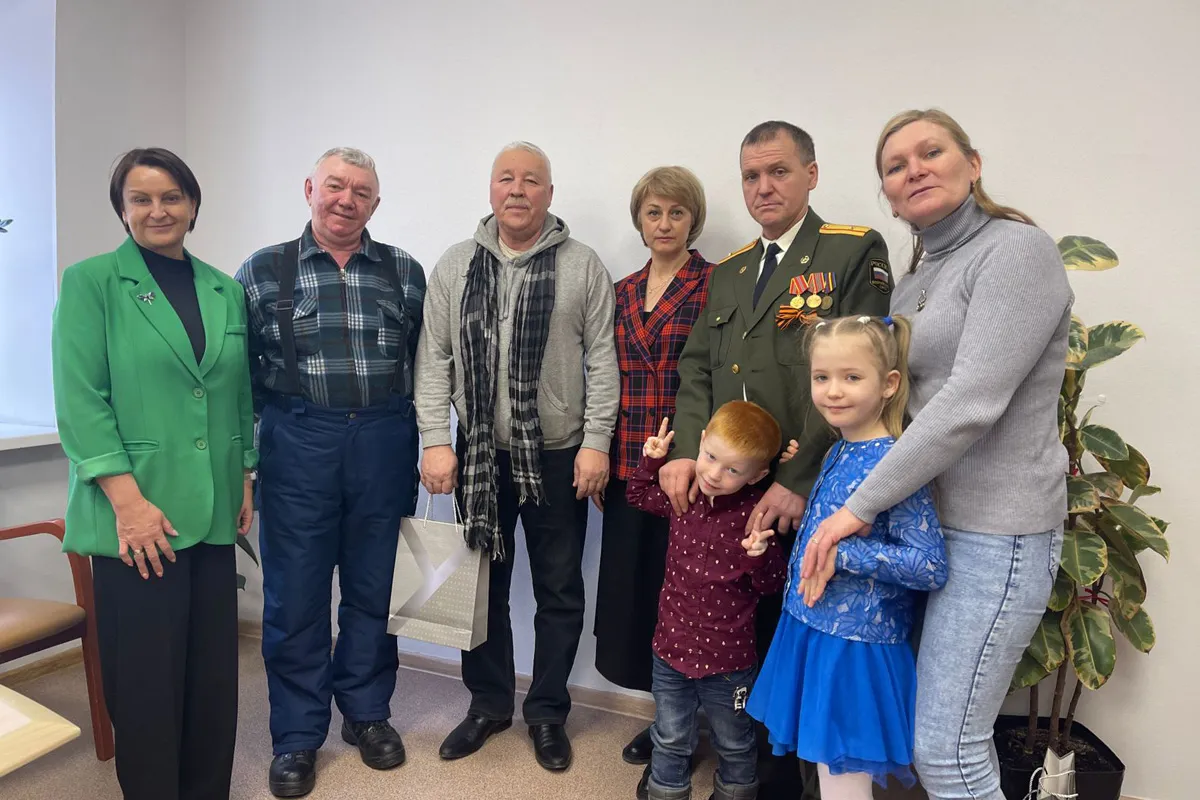 Отцов бойцов СВО поздравили с Днём защитника Отечества