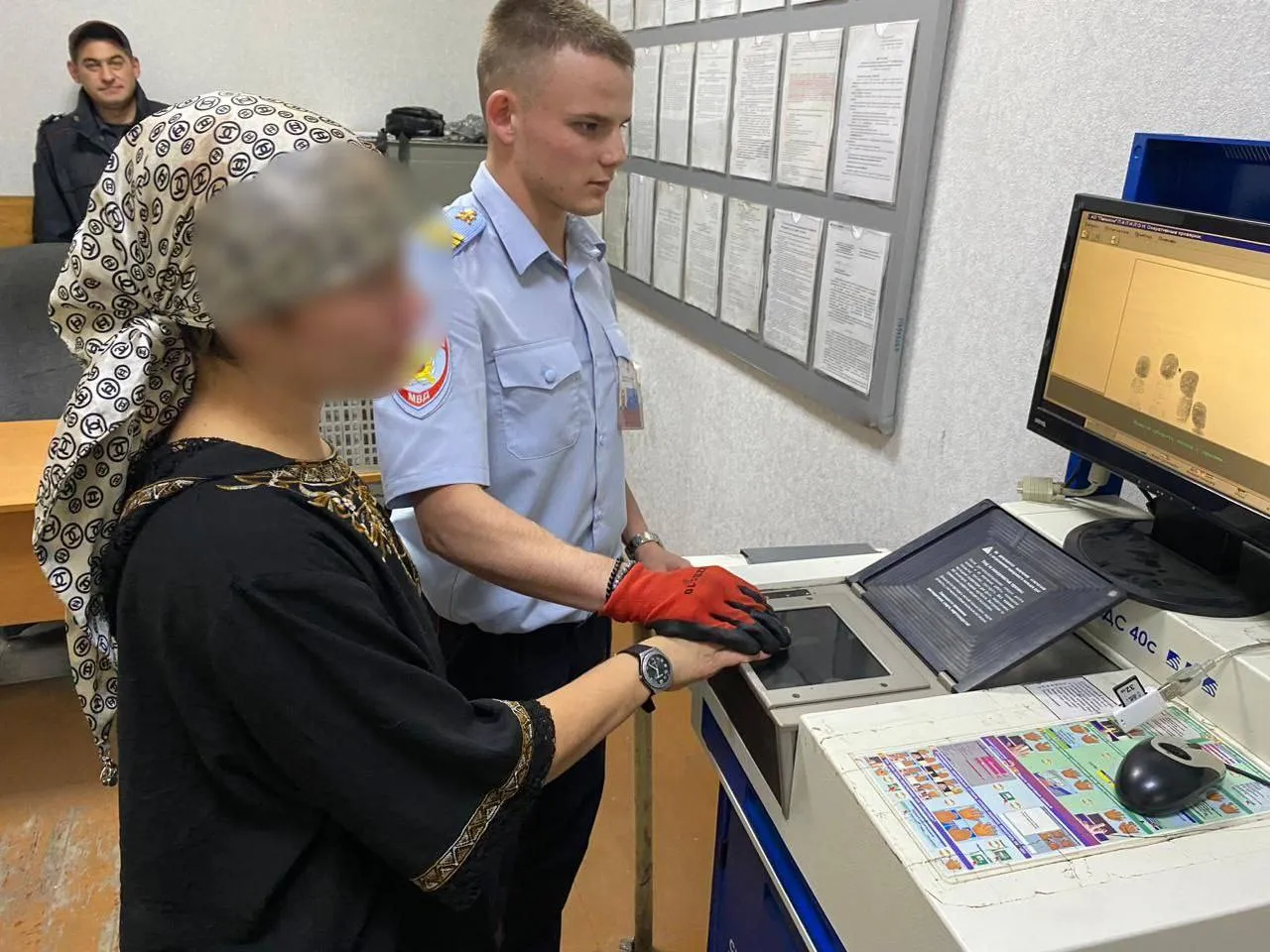 Жительница Красноярского края не смогла попасть домой и сообщила полицейским о поножовщине