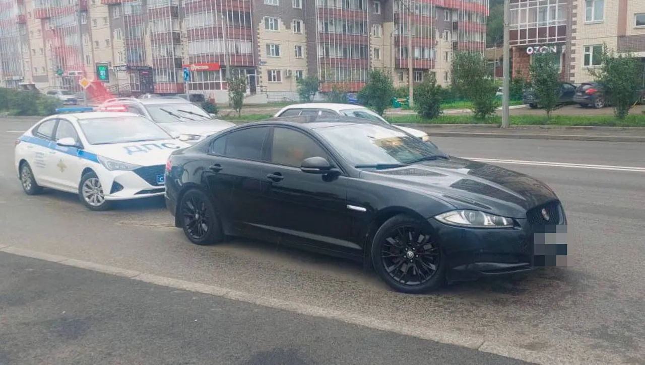 Красноярца на «Ягуаре» оштрафуют за хулиганство в свадебном кортеже