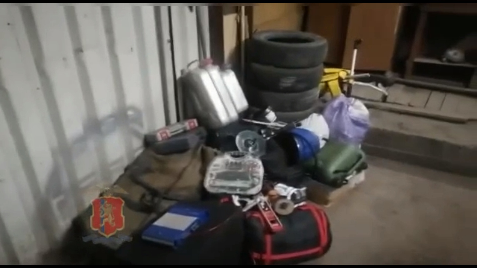 В Красноярском крае мужчина ограбил три гаража на 200 тысяч рублей