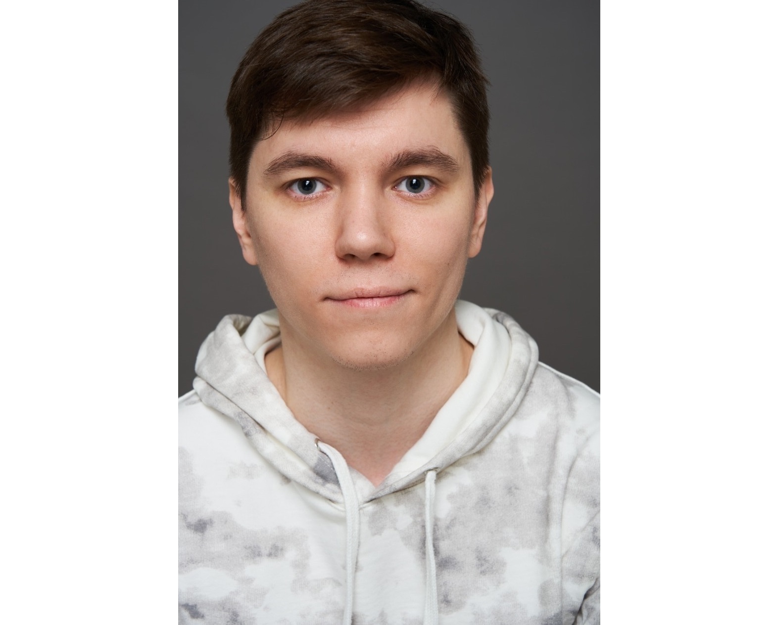 Актер из Красноярска Павел Сараев рассказал о роли в сериале «Девушки с Макаровым»