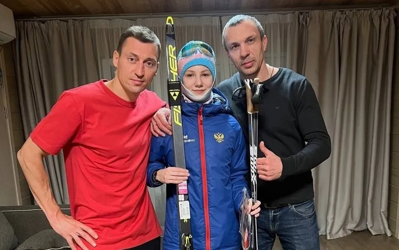 Олимпийский чемпион Александр Легков поддержал юную лыжницу из Красноярского края