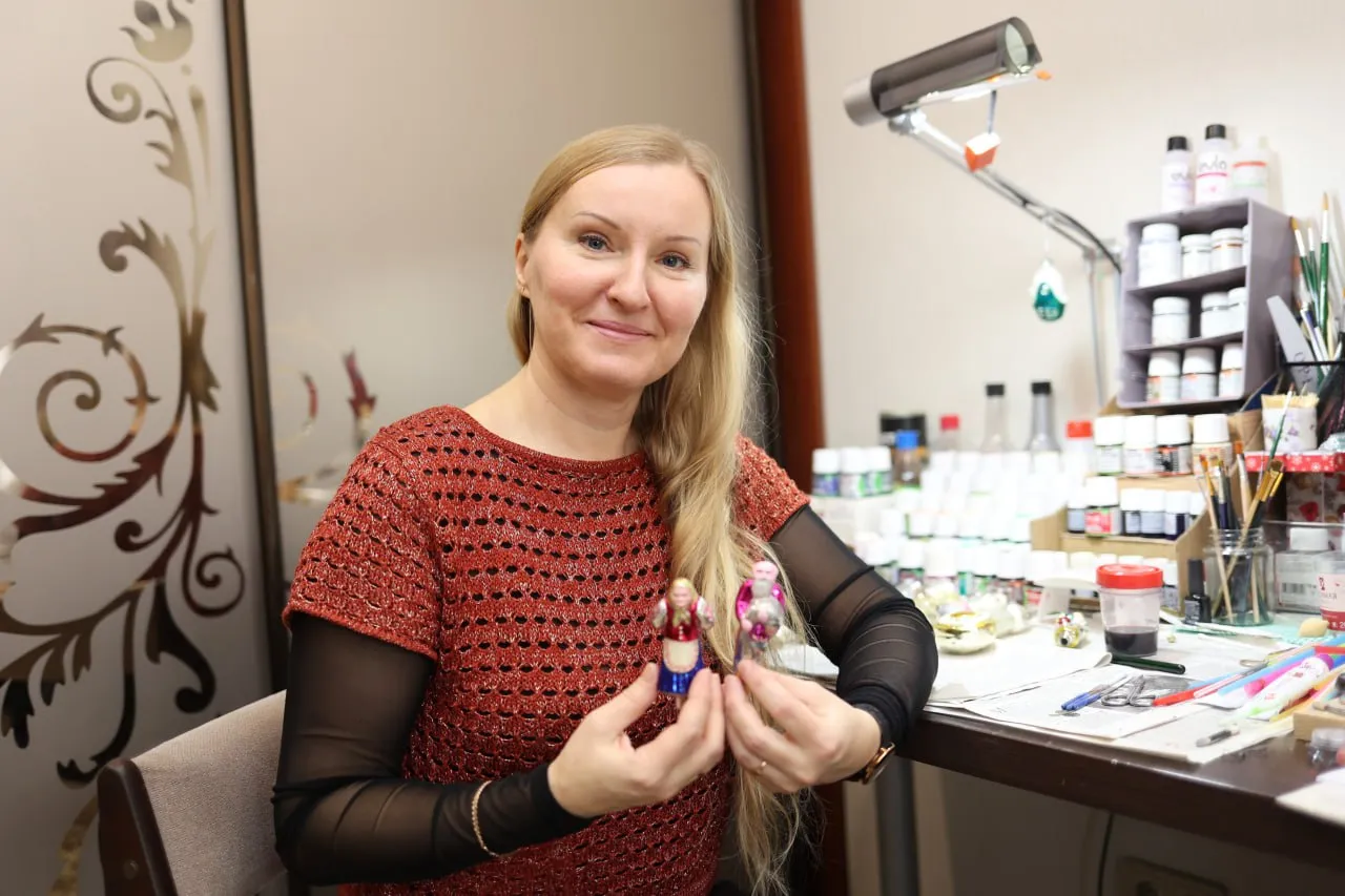 Юрист из Красноярска Инна Иванова собрала уникальную коллекцию ёлочных украшений