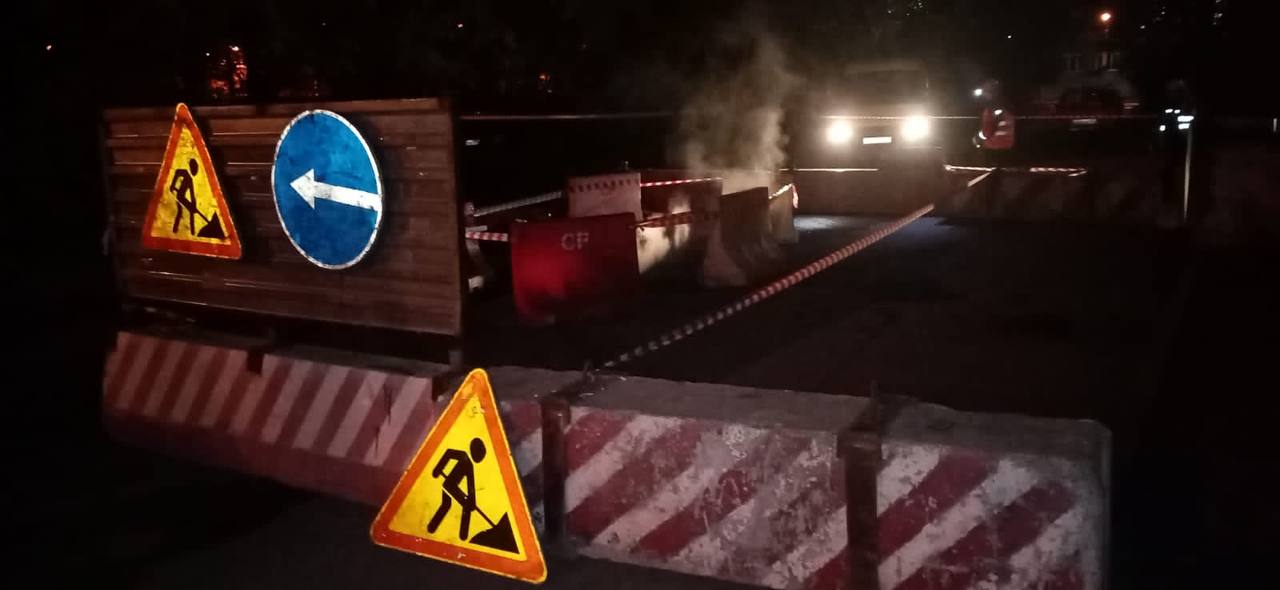 На улице Маяковского в Красноярске произошла коммунальная авария