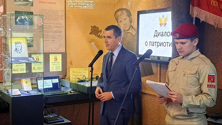 Красноярские студенты встретились с участниками боевых действий