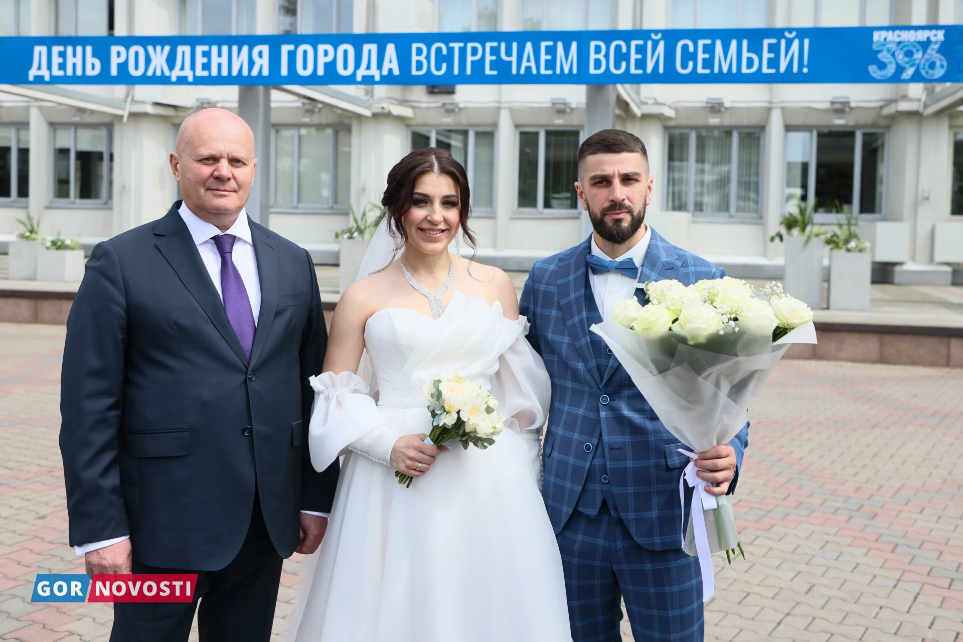 Торжественное поднятие флага.
Дмитрий Шабалин