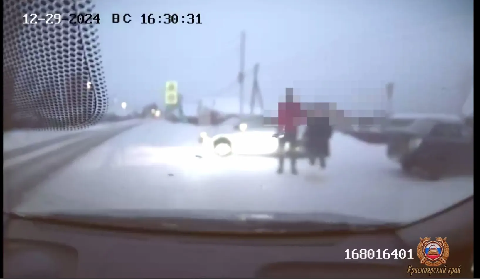 В Красноярском крае пьяная автоледи едва не столкнулась с «Камазом»