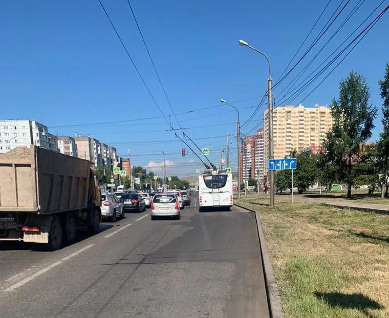 В Красноярске завершился локальный ремонт асфальта на Комсомольском проспекте