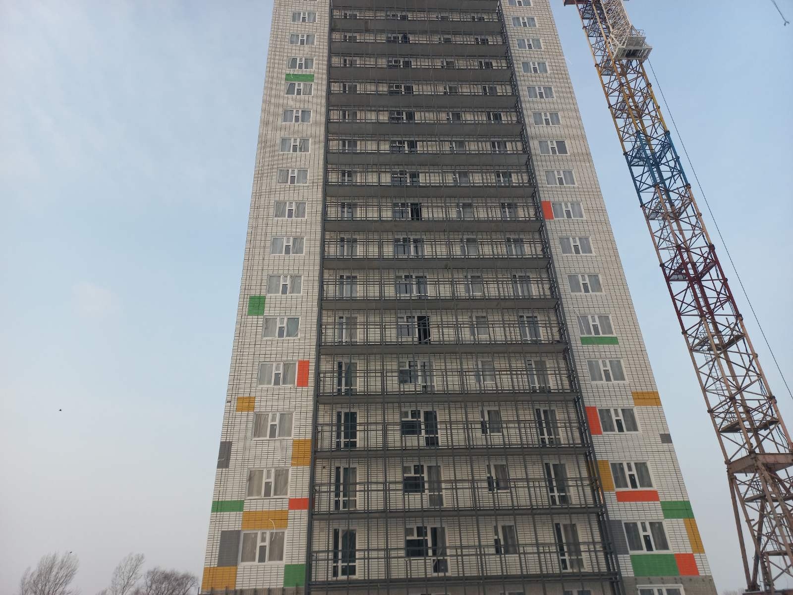 В Красноярске на Крайней продолжают строить два муниципальных дома