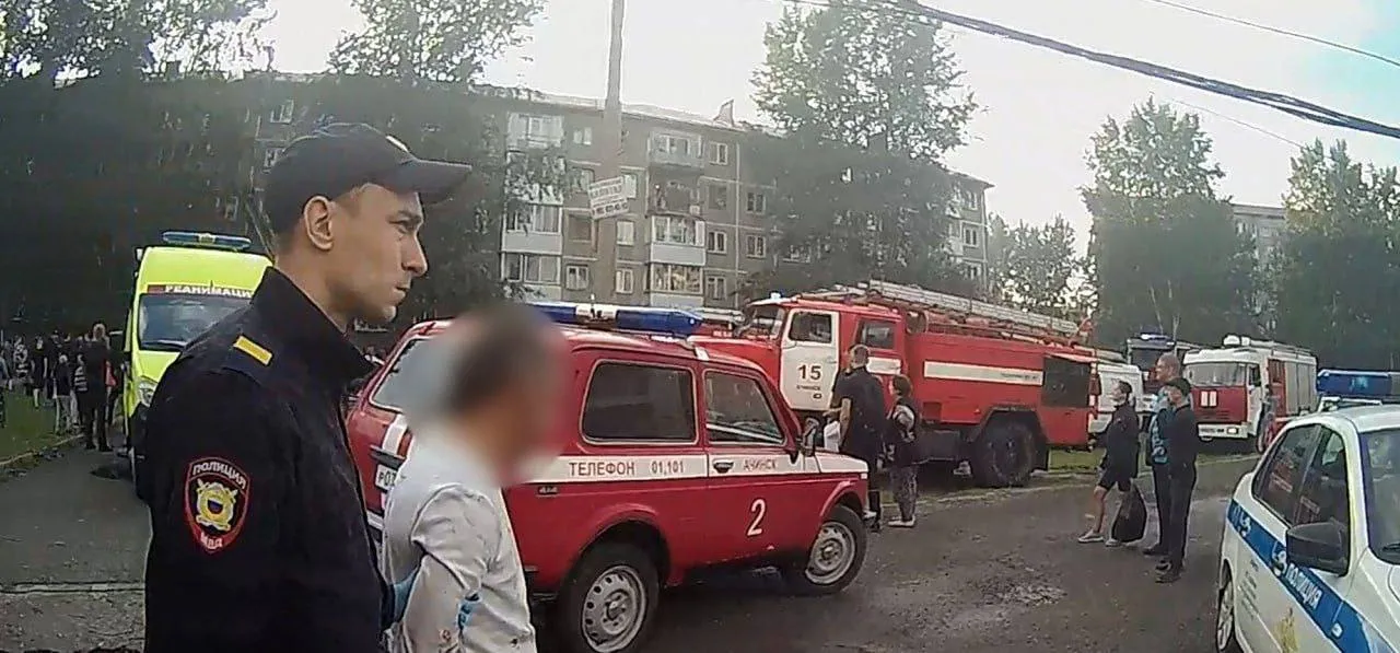В Ачинске мужчина поссорился с родственником и поджег его квартиру