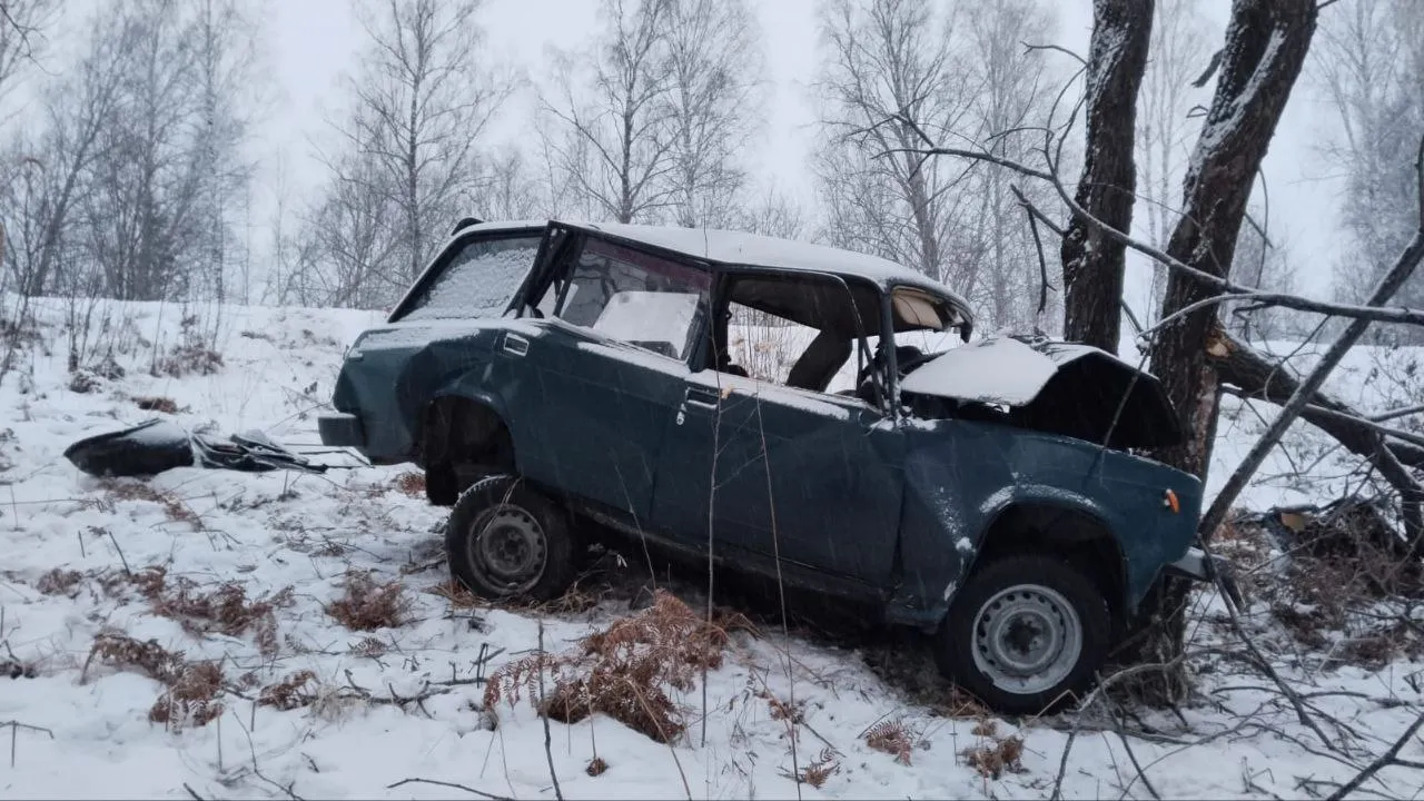 В Балахтинском районе водитель «жигулей» влетел в дерево и погиб