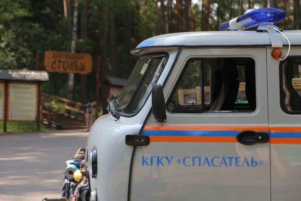 В нацпарке «Красноярские Столбы» спасатели нашли пропавших мужчину и четверых детей