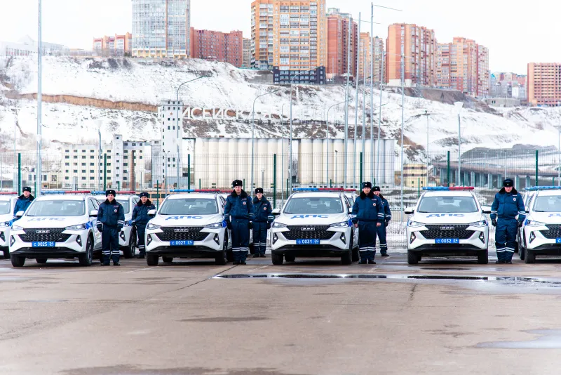 Дорожные полицейские Красноярска получили 33 новых служебных автомобиля