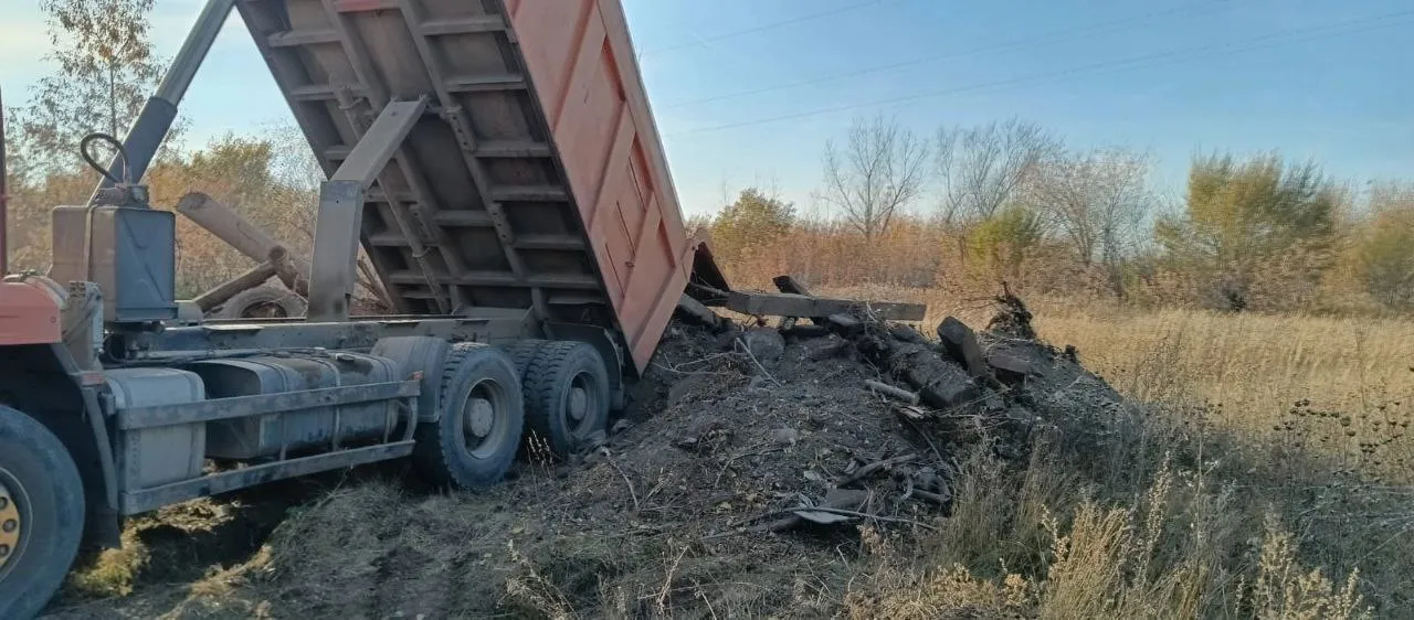 В Красноярске на улице Рейдовой появилась очередная свалка из-за местного жителя