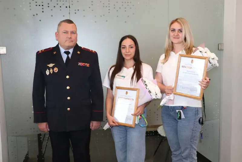 В Красноярске сотрудницы банка спасли накопления 67-летней женщины от мошенников