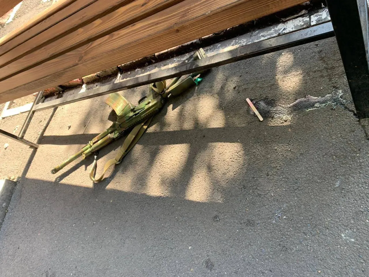 В Красноярске на улице Коломенской нашли мужчину с огнестрельным ранением