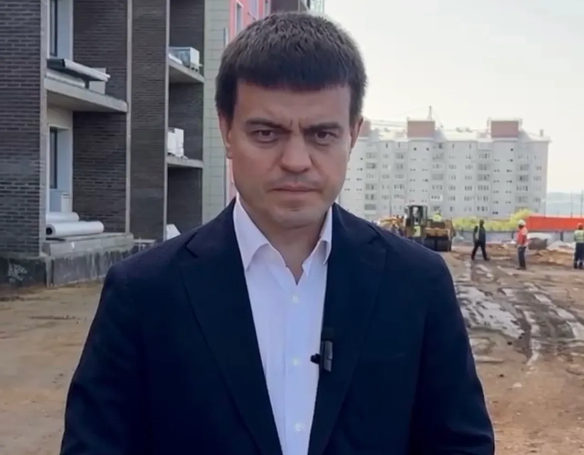 Руководитель региона Михаил Котюков поздравил строителей с профессиональным праздником
