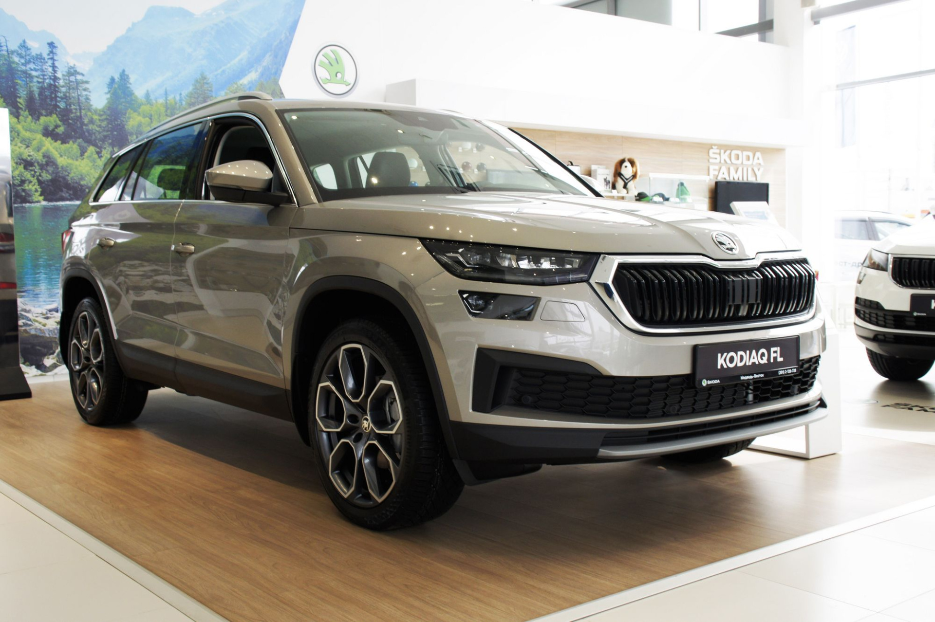 В Красноярске открылся обновленный шоурум SKODA